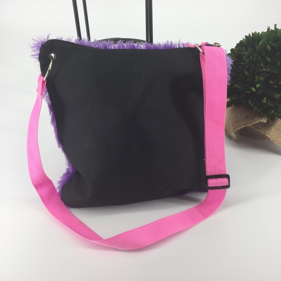 MYSTIC APPAREL Fuzzy Cross-Body Bag - Picture 6 of 8